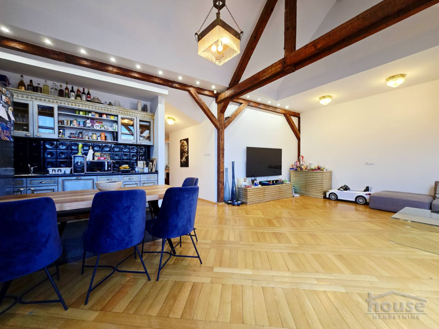 stanovi-3-sa-centar-1064084-cik42 Trosoban stan na prodaju, Centar, Novi Sad, 134m², 450.000 €
