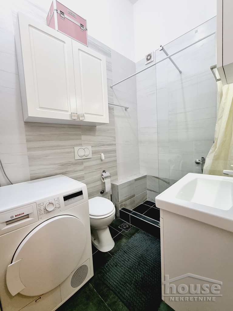 Trosoban stan na prodaju, Socijalno, Novi Sad, 91m², 178.000 €