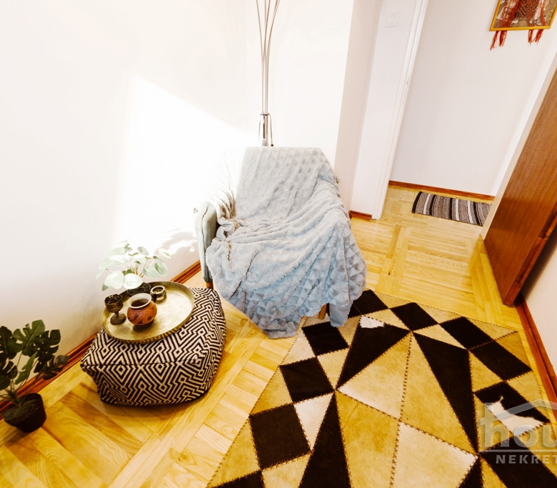 Stan Prodaja Novi Sad  90 m2