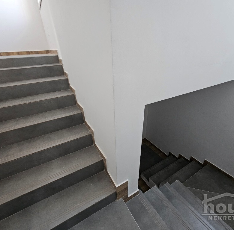 Stan Prodaja Novi Sad  208 m2