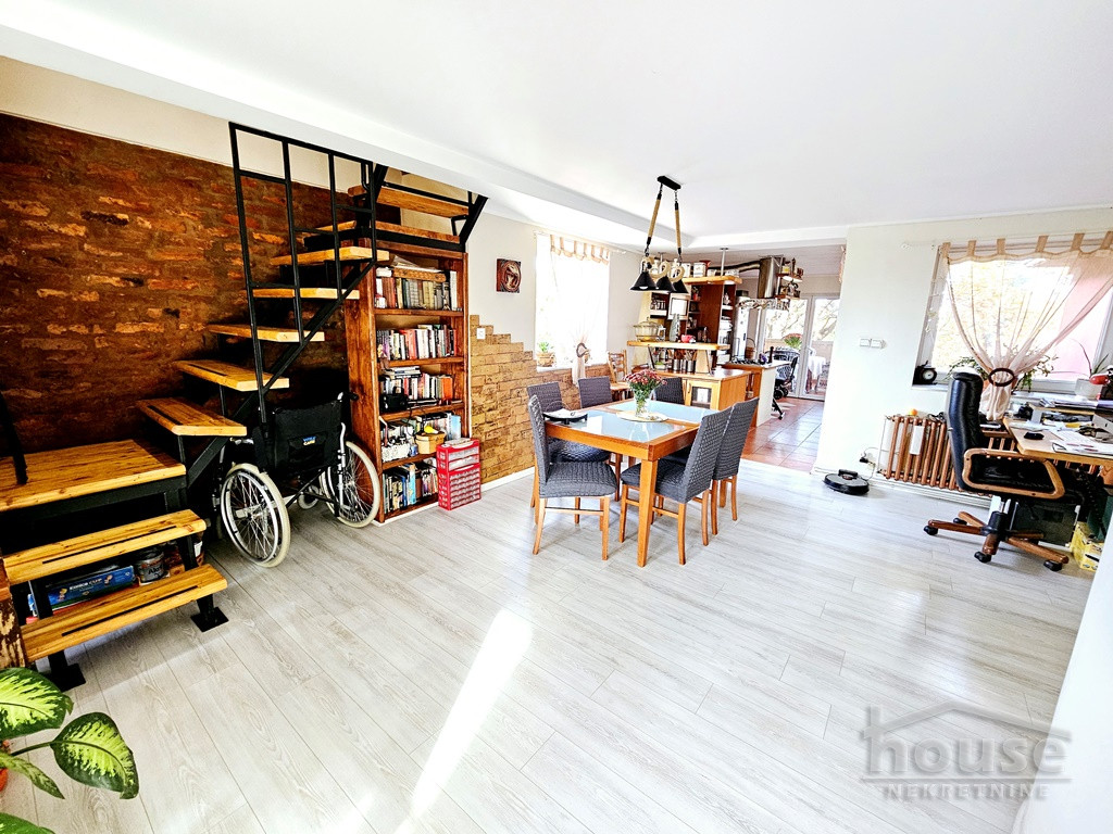 stanovi-4-dx-centar-1061358-1blbq Četvorosoban stan na prodaju, Centar, Novi Sad, 128m², 3. sprat, 250.000 €