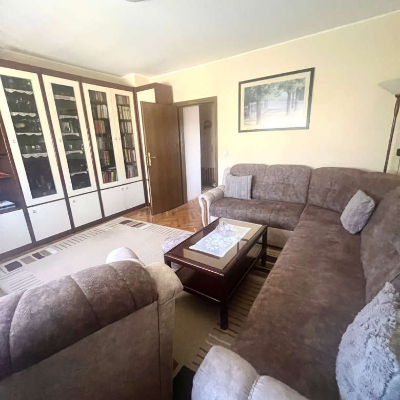 Stan Prodaja Novi Sad  100 m2