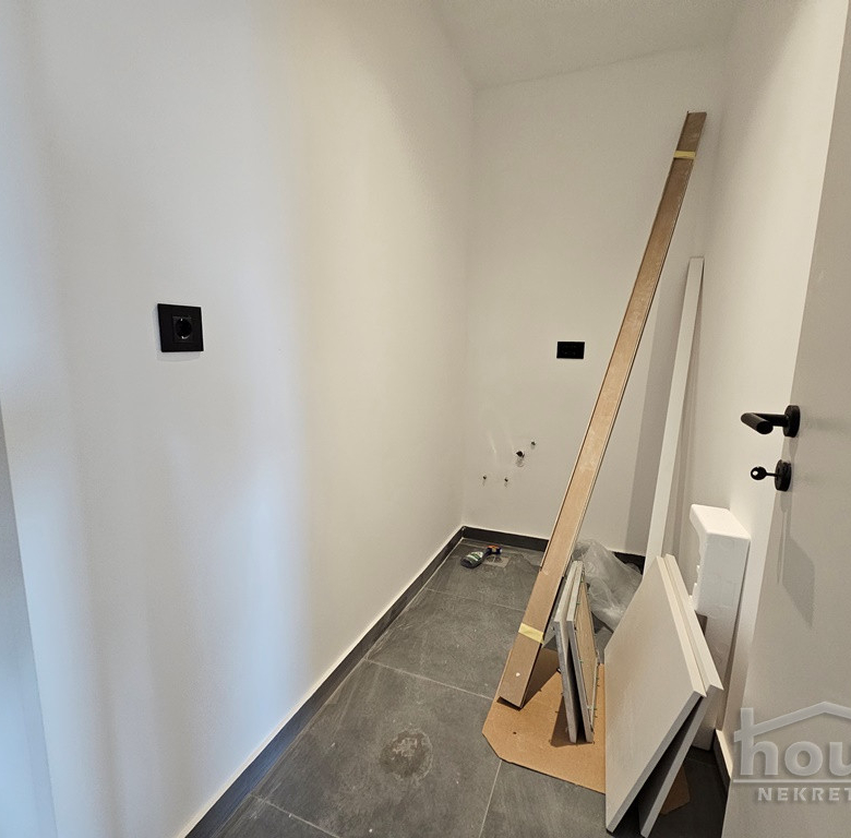Stan Prodaja Novi Sad  194 m2