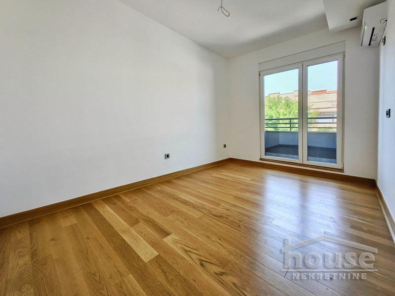 stanovi-4-pe-cara-duSana-1058957-6w5gi Četvorosoban stan na prodaju, Cara Dušana, Novi Sad, 245m², 600.000 €