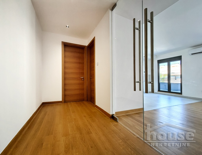 Stan Prodaja Novi Sad  245 m2