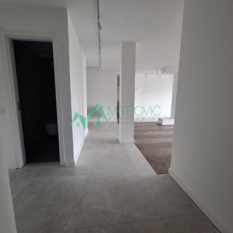 Stan Prodaja Novi Sad  100 m2