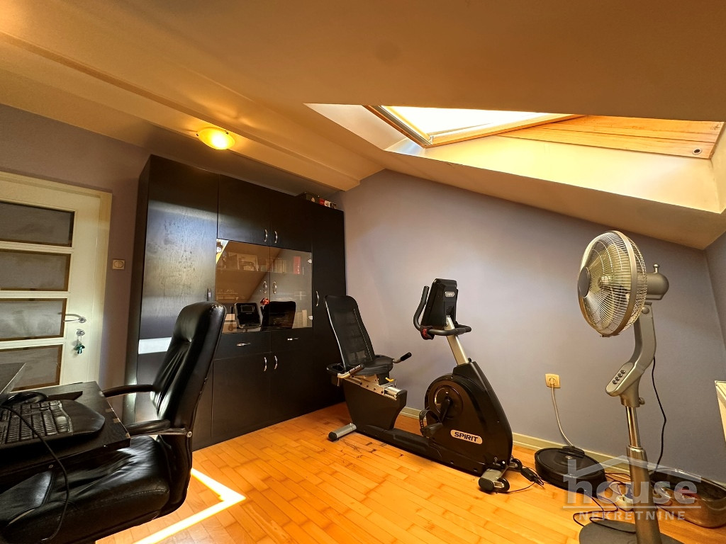 Četvorosoban stan na prodaju, Centar, Novi Sad, 114m², 5. sprat, 300.000 €