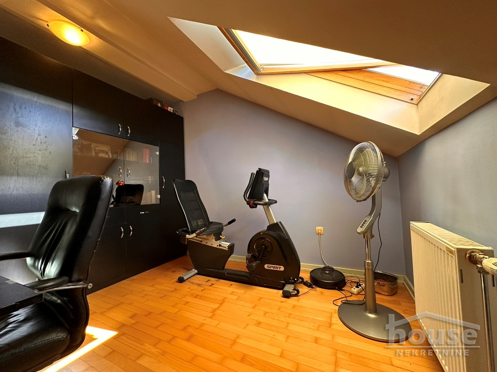 Četvorosoban stan na prodaju, Centar, Novi Sad, 114m², 5. sprat, 300.000 €