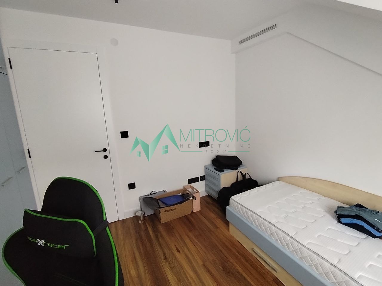 stanovi-4-re-centar-ns-1003017-o258h Četvorosoban stan na prodaju, Centar, Novi Sad, 119m², 349.325 €
