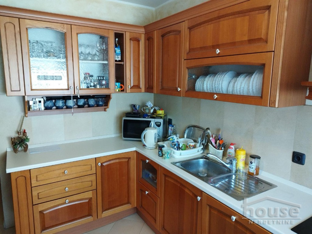 stanovi-4-re-grbavica-1064050-emyrb Četvorosoban stan na prodaju, Grbavica, Novi Sad, 115m², 2. sprat, 289.000 €