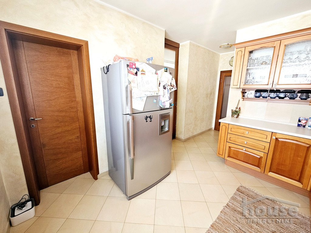 stanovi-4-re-grbavica-1100898-phyfj Četvorosoban stan na prodaju, Grbavica, Novi Sad, 115m², 2. sprat, 289.000 €