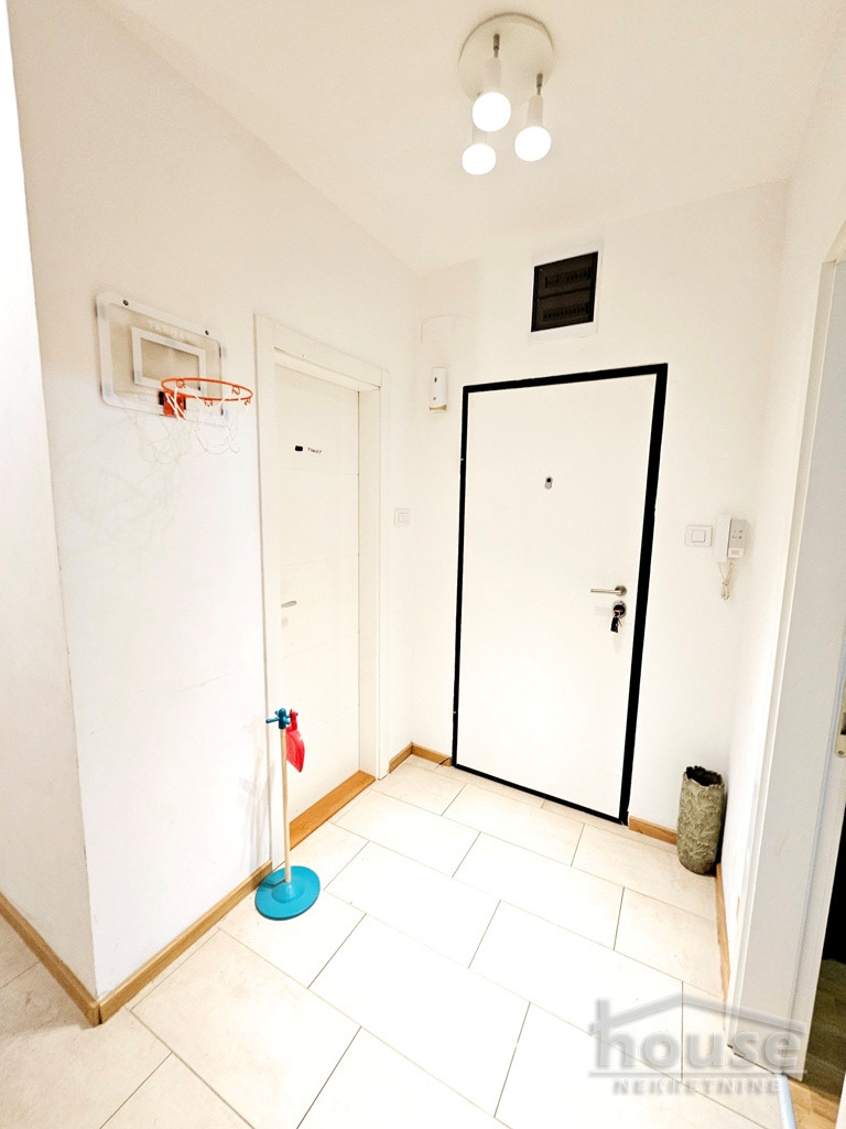Četvorosoban stan na prodaju, Petrovaradin, Novi Sad, 83m², 1. sprat, 220.000 €