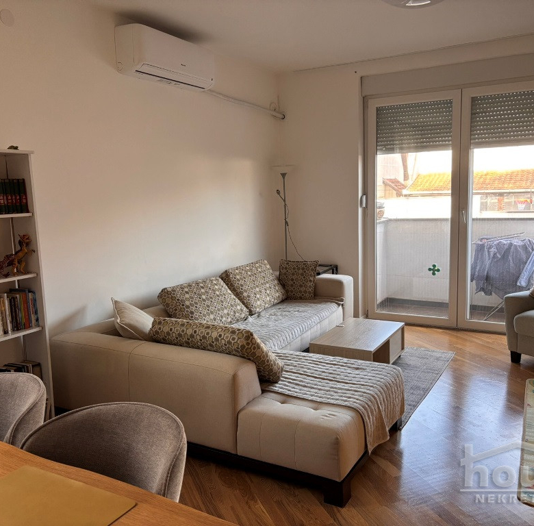 Stan Prodaja Novi Sad  82 m2