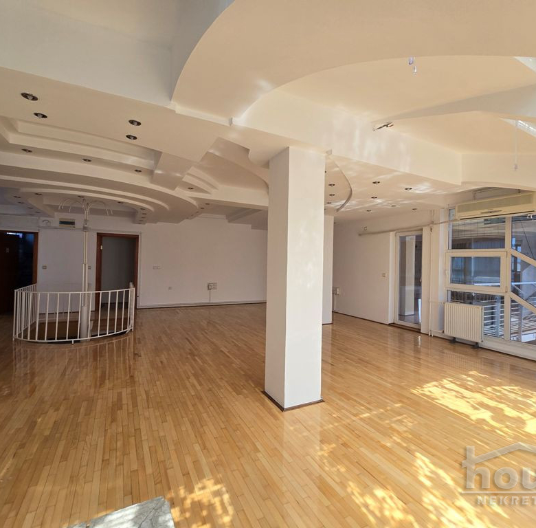 Stan Prodaja Novi Sad  216 m2