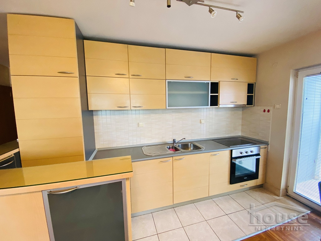 Petosoban stan na prodaju, Centar, Novi Sad, 102m², 3. sprat, 200.000 €