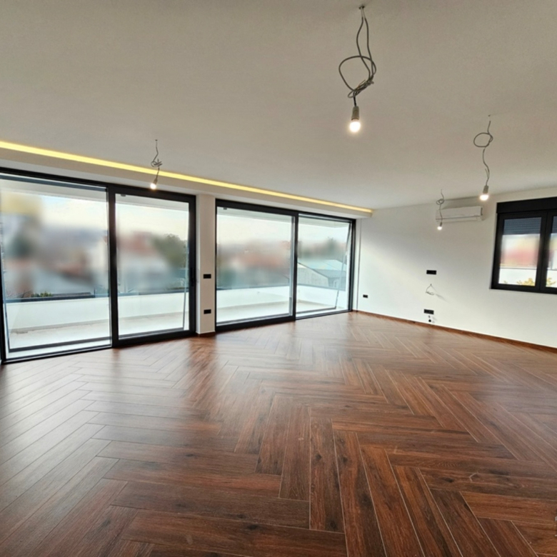Stan Prodaja Novi Sad  165 m2
