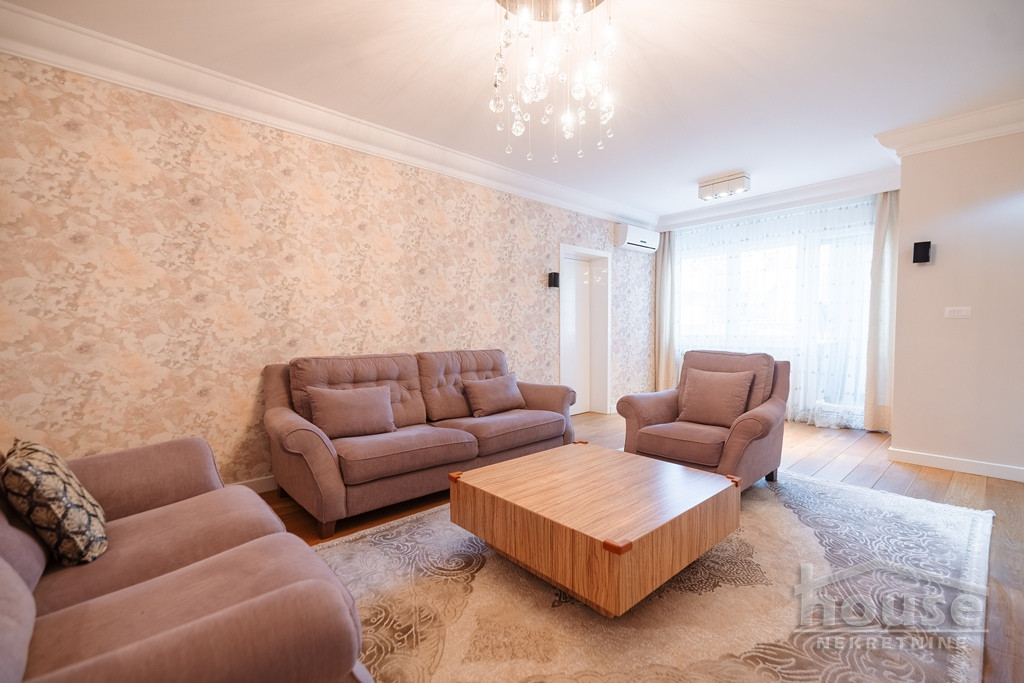 Višesoban stan na prodaju, Bulevar Oslobođenja, Novi Sad, 213m², 3. sprat, 617.700 €