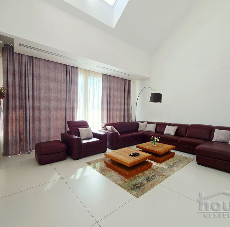 Stan Prodaja Novi Sad  352 m2