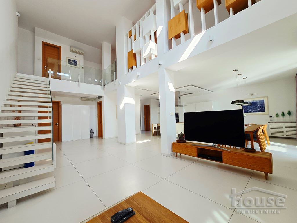stanovi-7-pe-centar-1064638-5prdf Višesoban stan na prodaju, Centar, Novi Sad, 352m², 5. sprat, 1.573.840 €