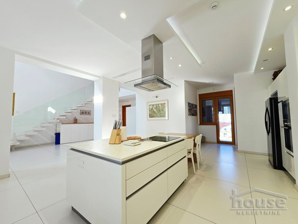 stanovi-7-pe-centar-1064638-lkxl9 Višesoban stan na prodaju, Centar, Novi Sad, 352m², 5. sprat, 1.573.840 €