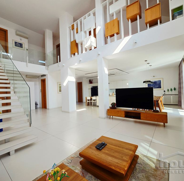 Stan Prodaja Novi Sad  352 m2