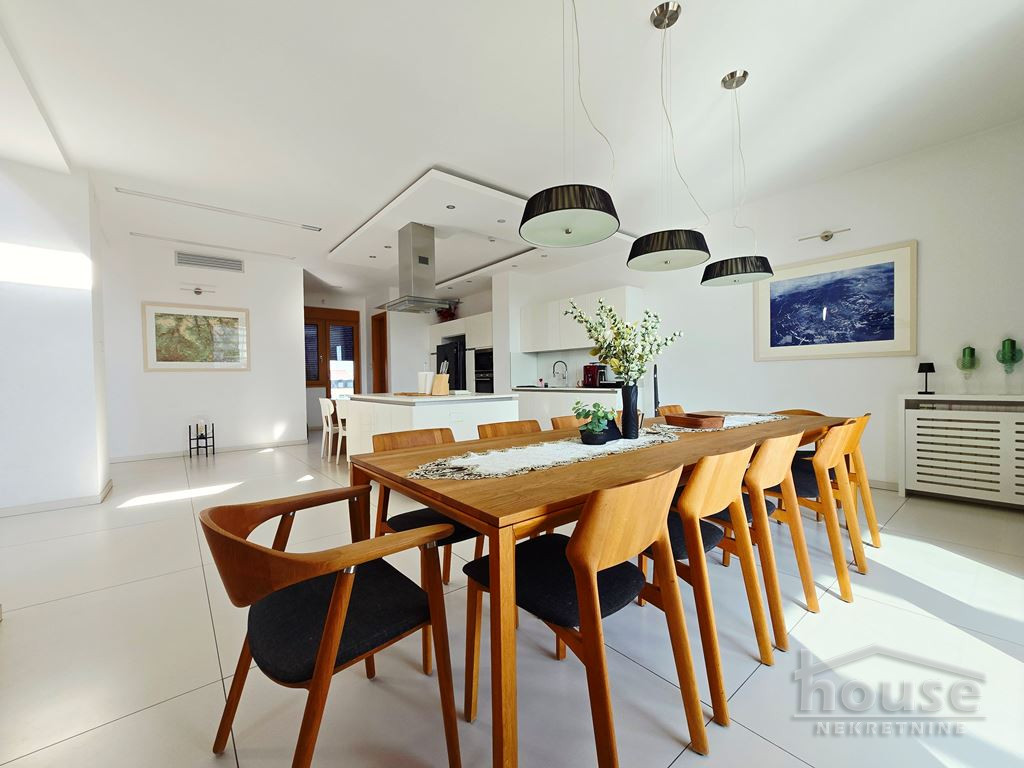 stanovi-7-pe-centar-1064638-qytik Višesoban stan na prodaju, Centar, Novi Sad, 352m², 5. sprat, 1.573.840 €