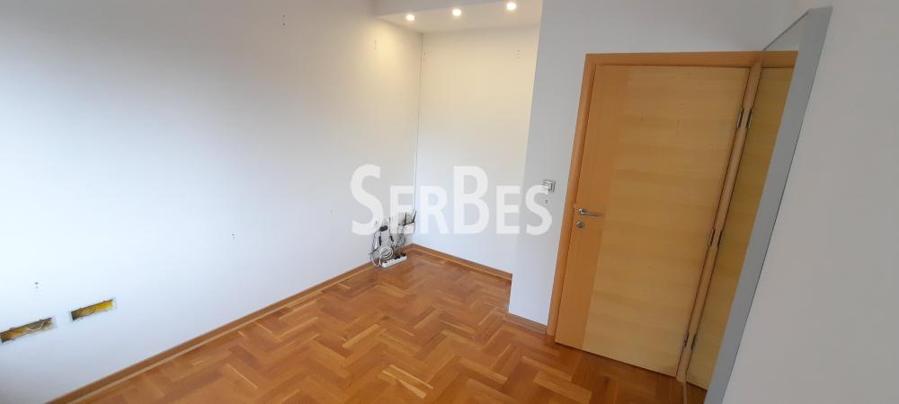 Lokal Izdavanje Novi Sad  146 m2