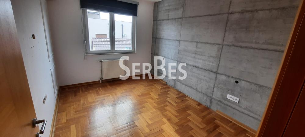 Lokal Izdavanje Novi Sad  146 m2