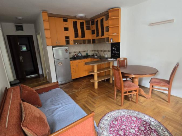 Stan Izdavanje Novi Sad  39 m2
