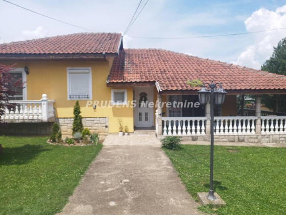 Kuća Prodaja Beograd  250 m2