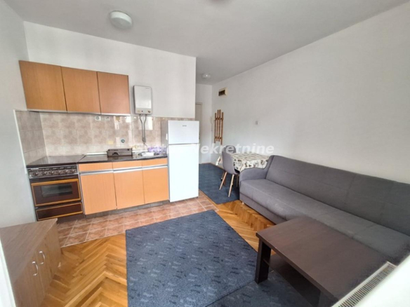 Stan Izdavanje Novi Sad  24 m2