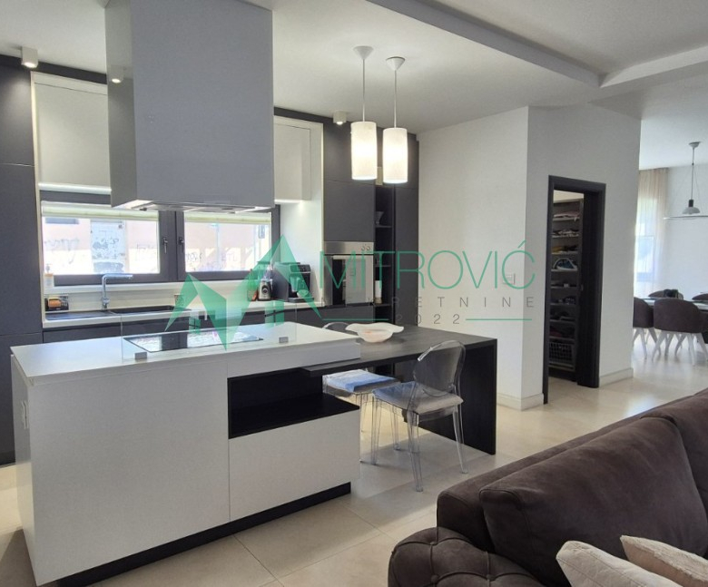 Kuća Prodaja Petrovaradin  172 m2