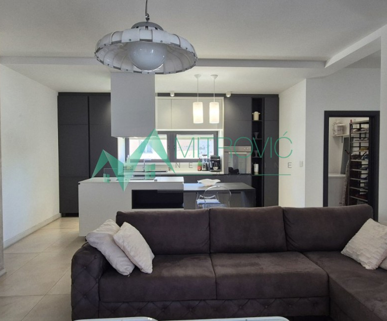Kuća Prodaja Petrovaradin  172 m2