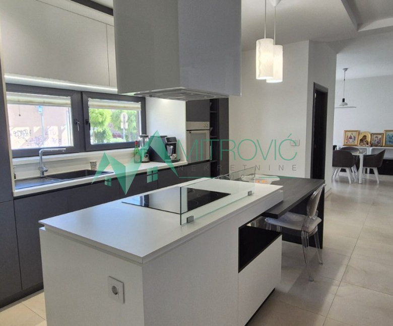 Kuća Prodaja Petrovaradin  172 m2