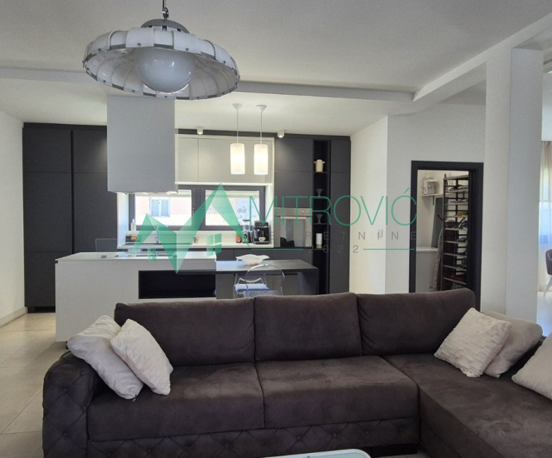 Kuća Prodaja Petrovaradin  172 m2