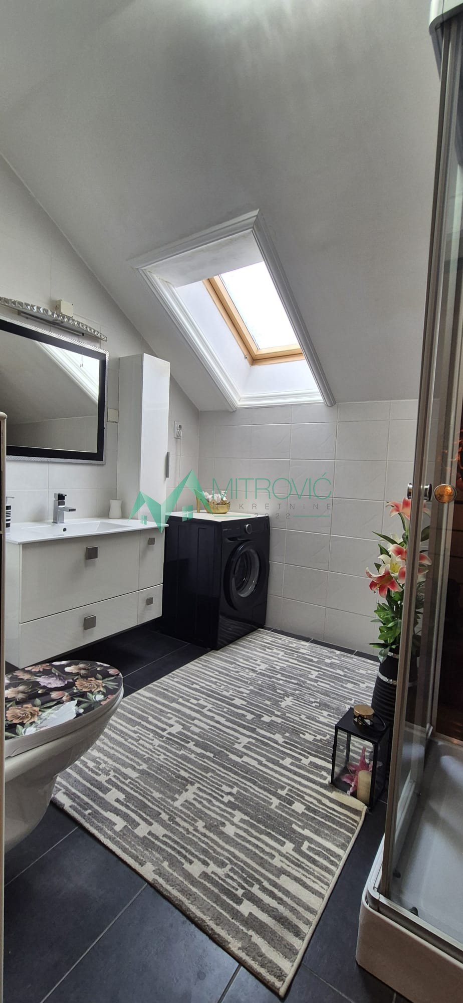 stanovi-4-5-re-grbavica-1003920-zo2ma Četvoroiposoban stan na prodaju, Novo Naselje, Novi Sad, 120m², 298.700 €
