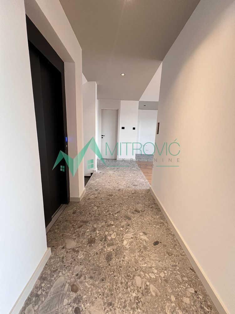 stanovi-5-re-telep-1001632-yrcud Petosoban stan na prodaju, Telep, Novi Sad, 210m², 669.500 €