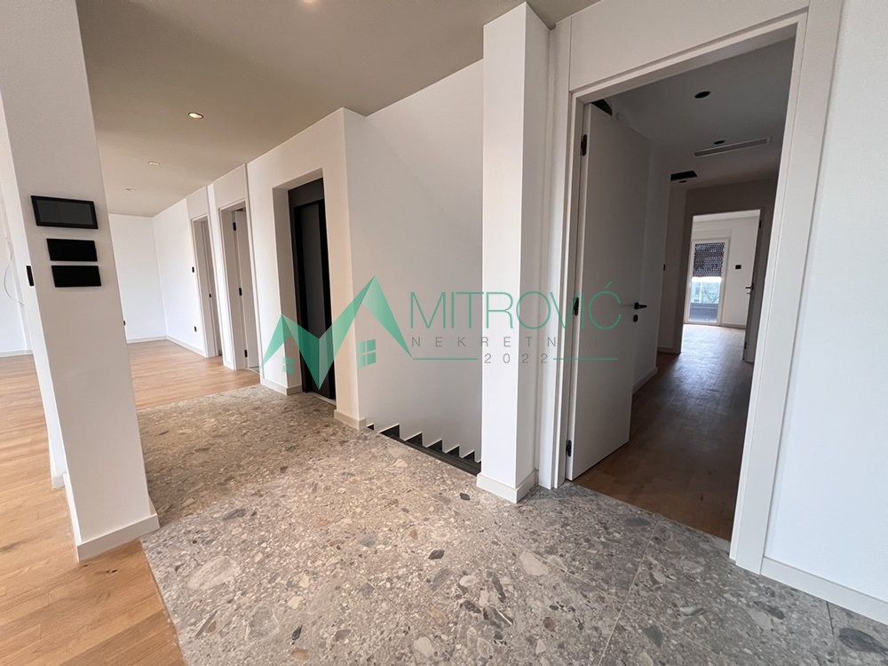 stanovi-5-re-telep-1001632-zv5yr Petosoban stan na prodaju, Telep, Novi Sad, 210m², 669.500 €