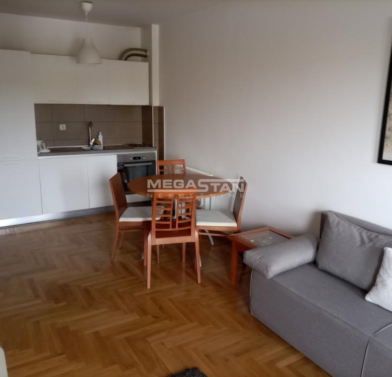 Stan Izdavanje Beograd Mali Mokri Lug 43 m2