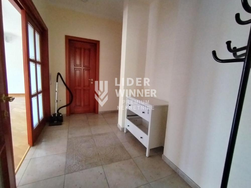 Kuća Izdavanje Beograd Lekino Brdo 500 m2