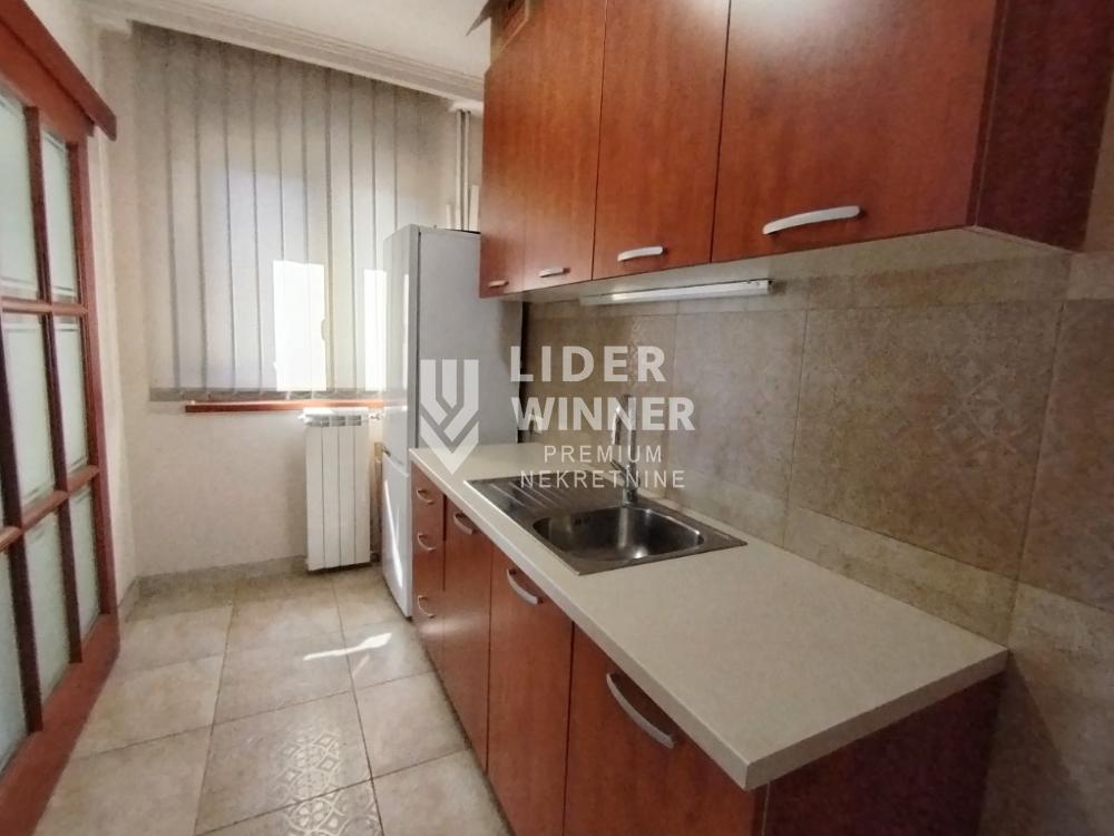 Kuća Izdavanje Beograd Lekino Brdo 500 m2