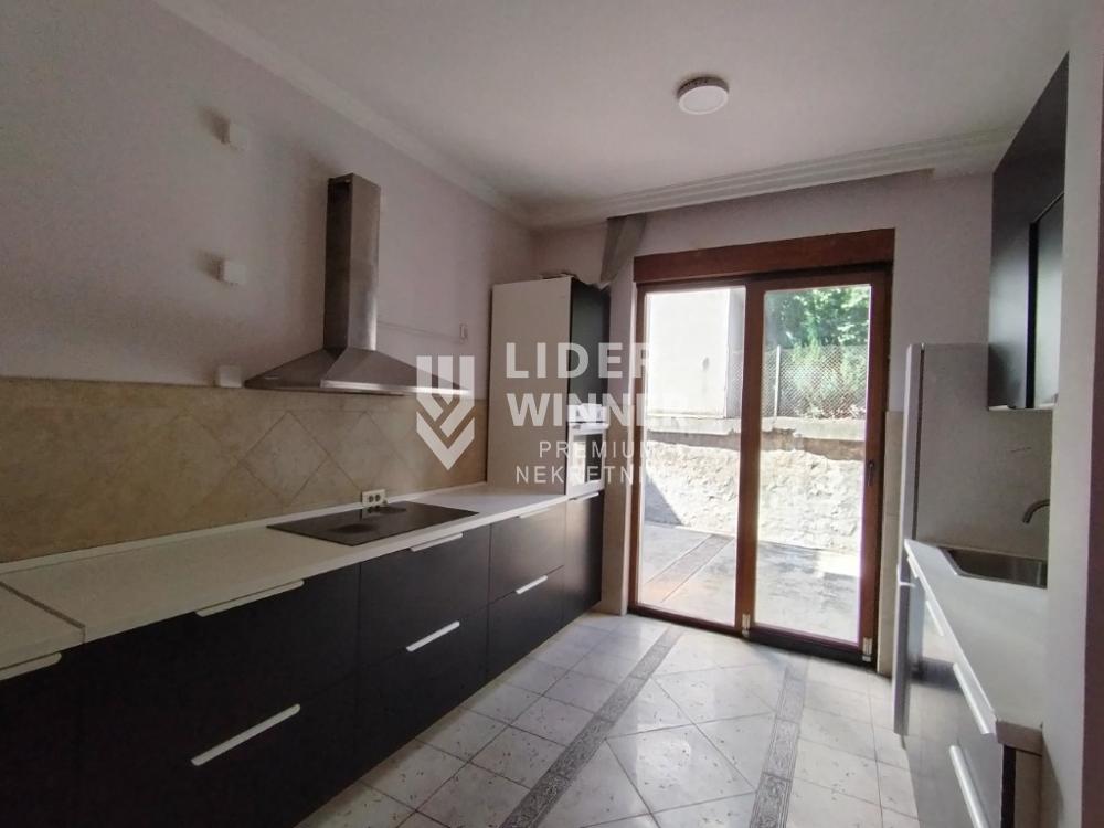 Kuća Izdavanje Beograd Lekino Brdo 500 m2
