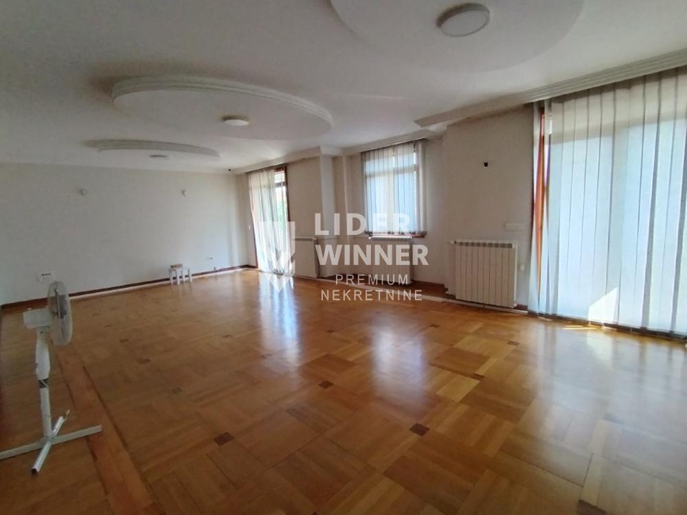 Kuća Izdavanje Beograd Lekino Brdo 500 m2