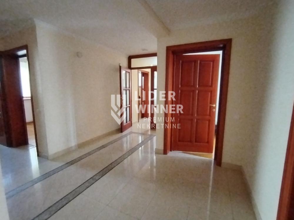 Kuća Izdavanje Beograd Lekino Brdo 500 m2
