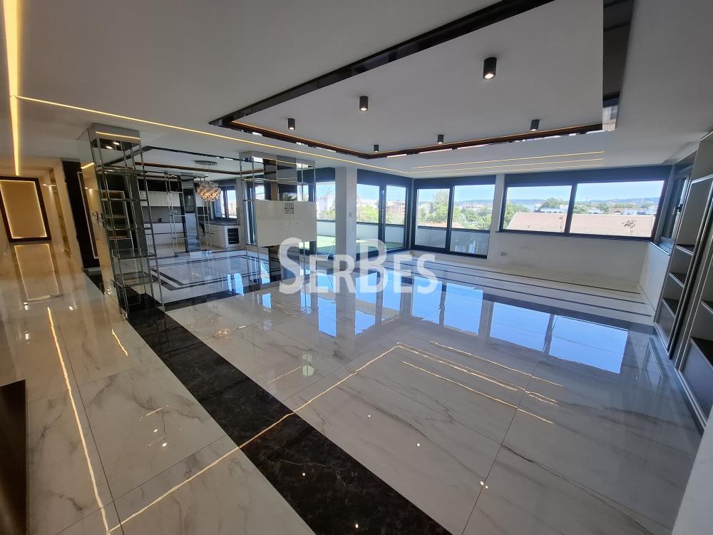 Stan Izdavanje Novi Sad  217 m2