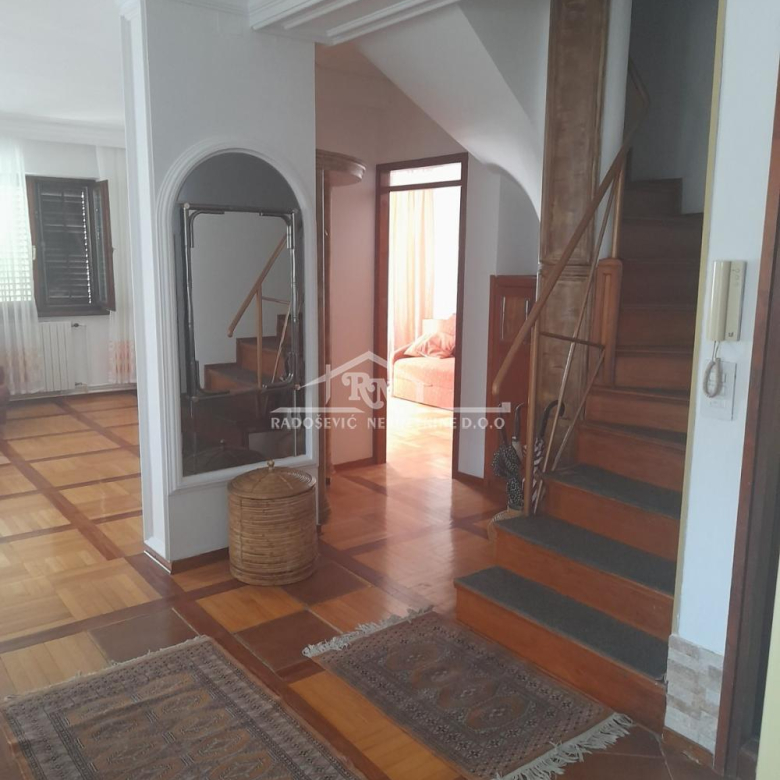 Stan Prodaja Beograd Banovo Brdo 150 m2