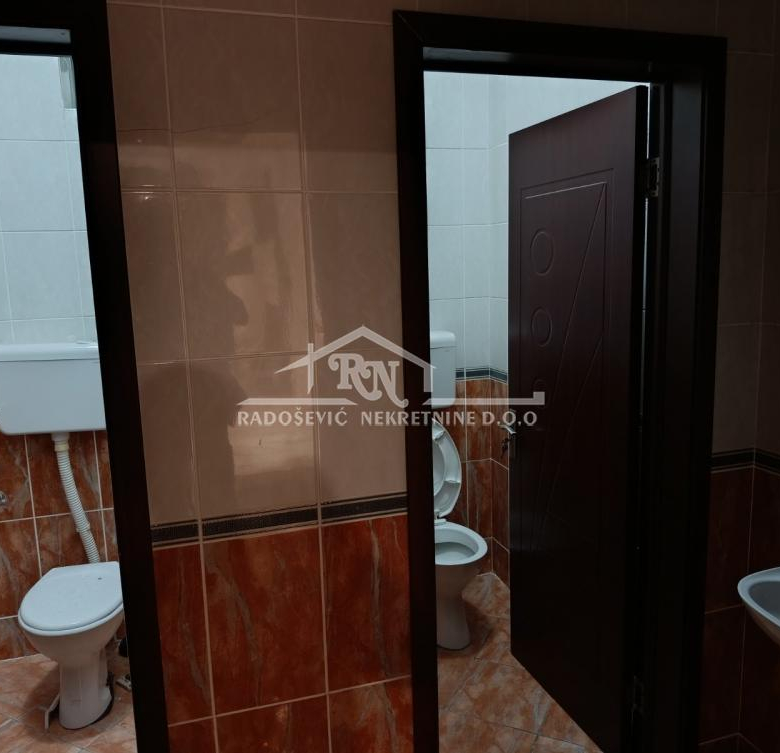 Lokal Izdavanje Beograd Petlovo Brdo 180 m2