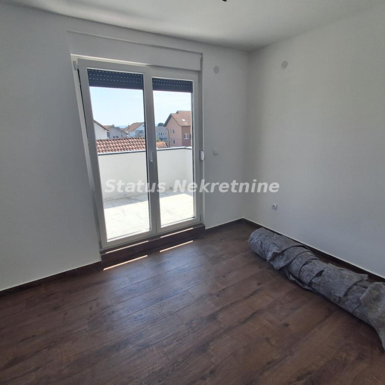 Stan Izdavanje Novi Sad  152 m2