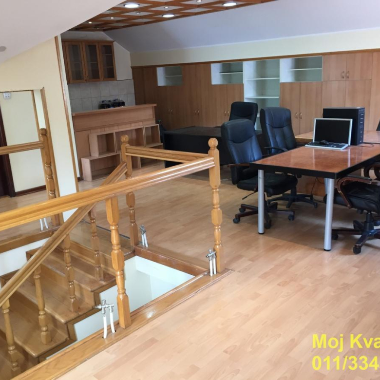 Kuća Izdavanje Beograd Lekino Brdo 260 m2