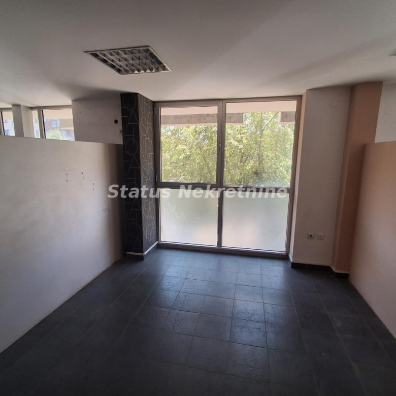 Lokal Izdavanje Novi Sad  75 m2